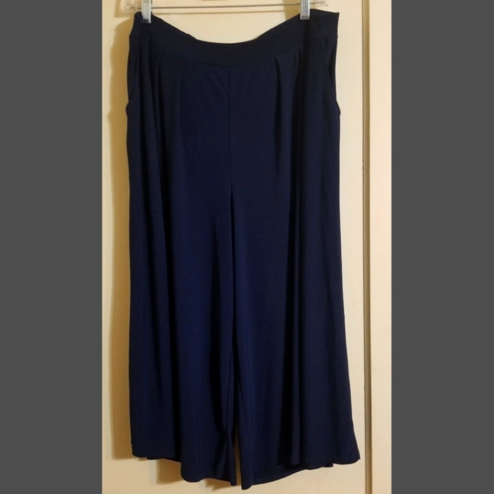 Maurices Women's Gaucho Wide Legged Capris XL
